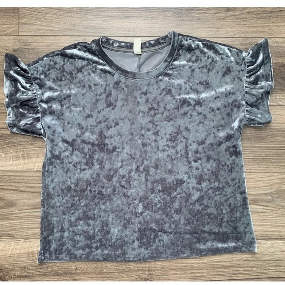 ALTAR’D STATE Crushed velvet ruffle sleeve top 3/$20 - Picture 1 of 7
